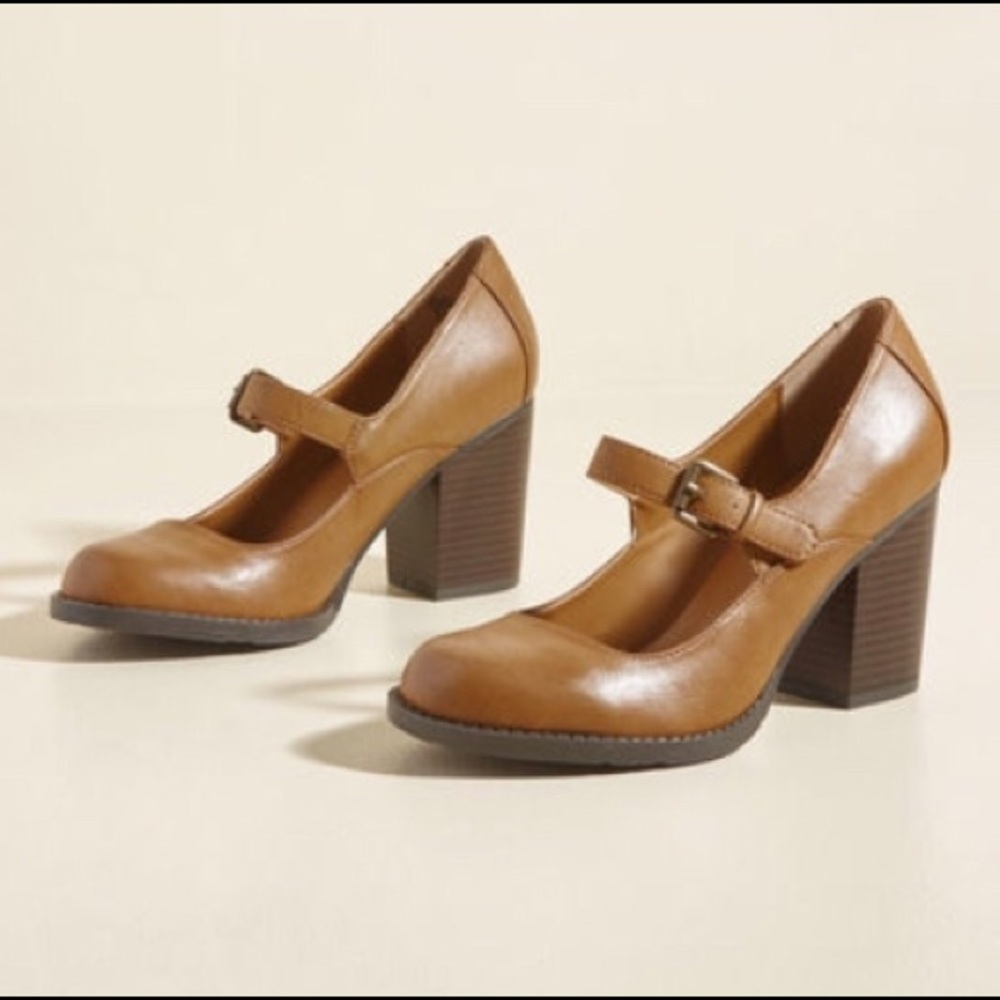 Mary Jane block heel tan size 10 brand new